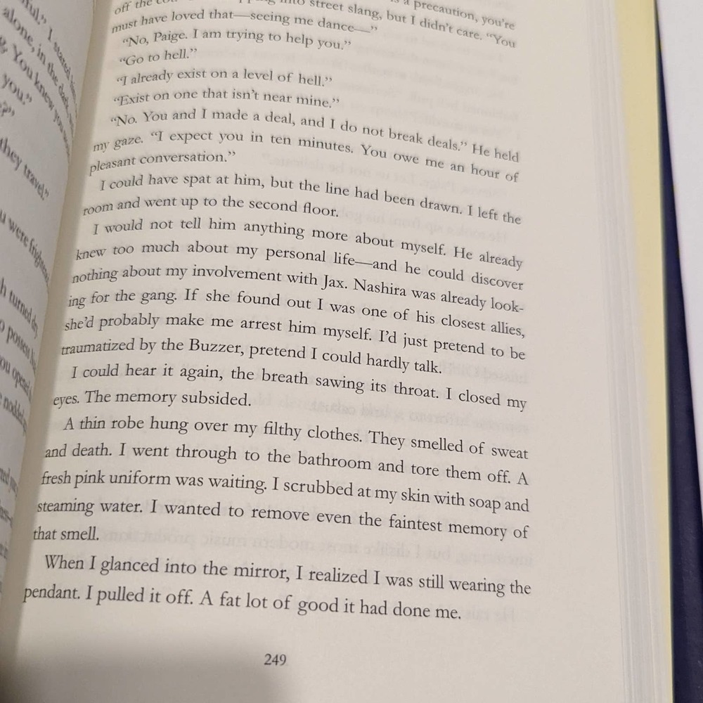 The Bone Season (2013, Hardcover) – Samantha Shannon [Dystopian, Fantasy] - Picture 7 of 9